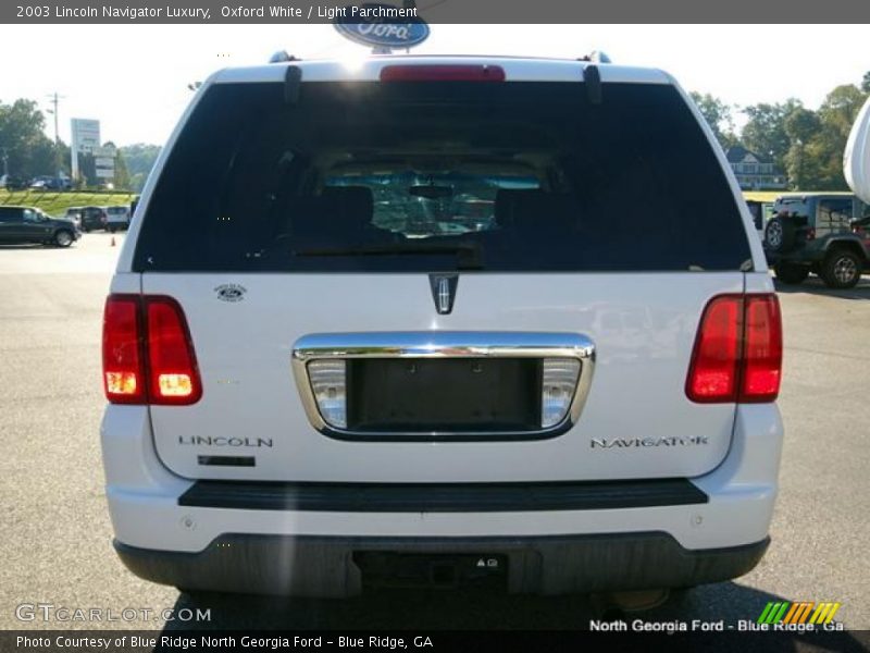 Oxford White / Light Parchment 2003 Lincoln Navigator Luxury