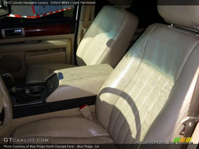 Oxford White / Light Parchment 2003 Lincoln Navigator Luxury