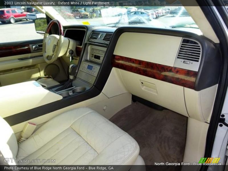 Oxford White / Light Parchment 2003 Lincoln Navigator Luxury