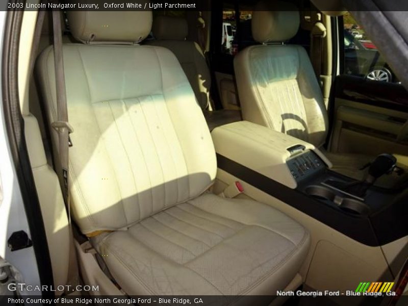 Oxford White / Light Parchment 2003 Lincoln Navigator Luxury