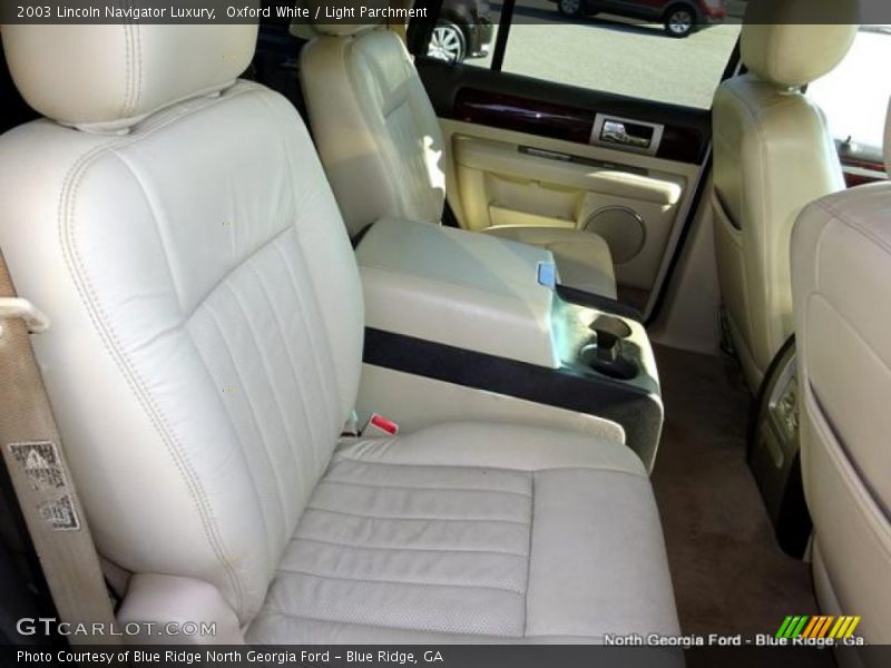 Oxford White / Light Parchment 2003 Lincoln Navigator Luxury