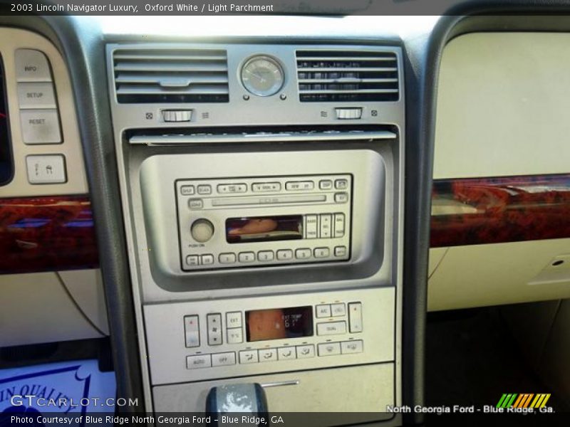 Oxford White / Light Parchment 2003 Lincoln Navigator Luxury
