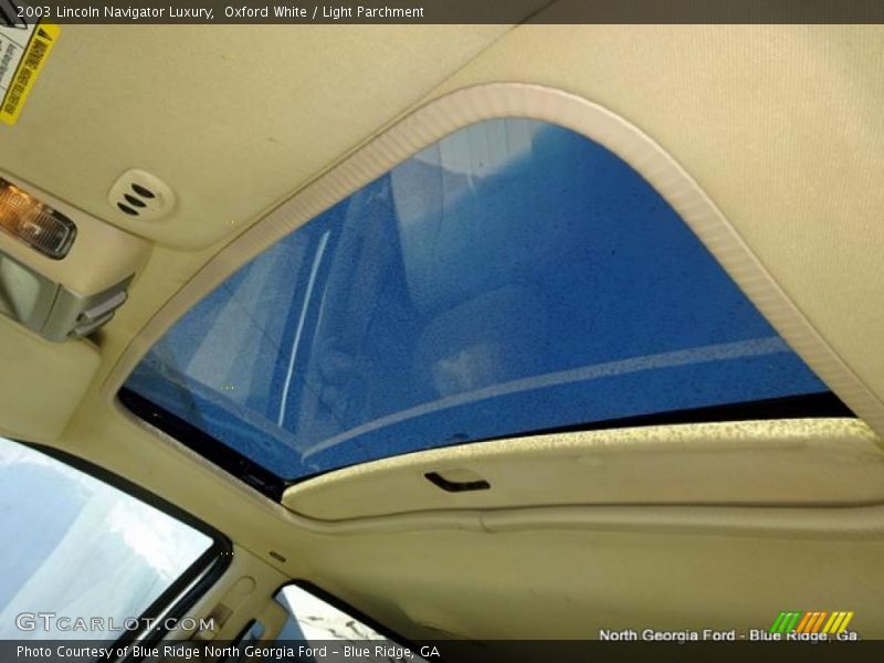 Oxford White / Light Parchment 2003 Lincoln Navigator Luxury