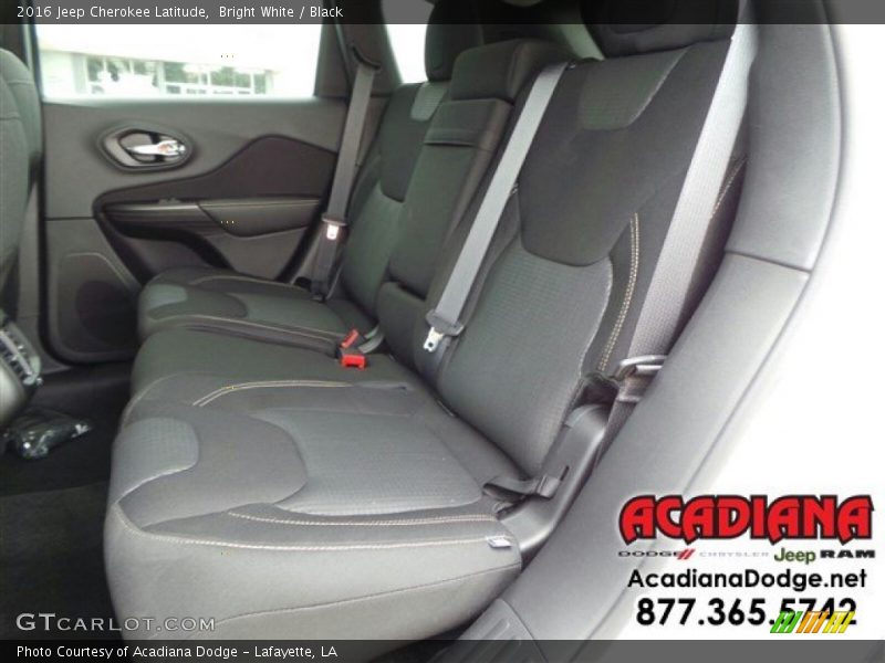 Bright White / Black 2016 Jeep Cherokee Latitude
