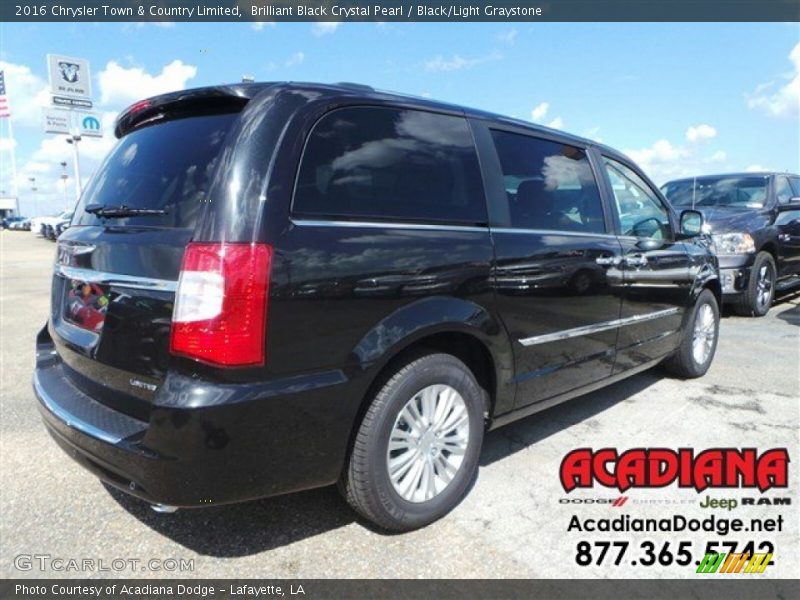 Brilliant Black Crystal Pearl / Black/Light Graystone 2016 Chrysler Town & Country Limited