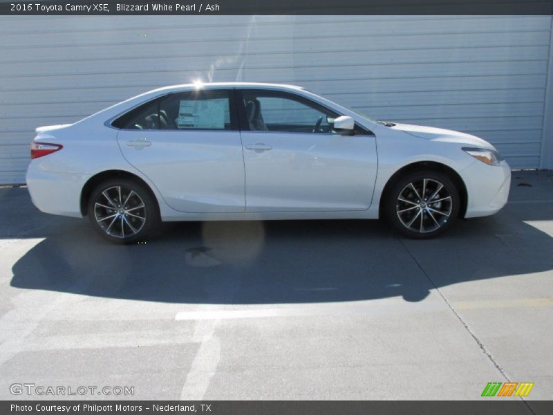 Blizzard White Pearl / Ash 2016 Toyota Camry XSE