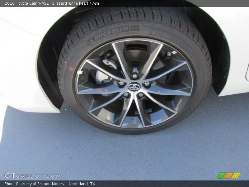 Blizzard White Pearl / Ash 2016 Toyota Camry XSE