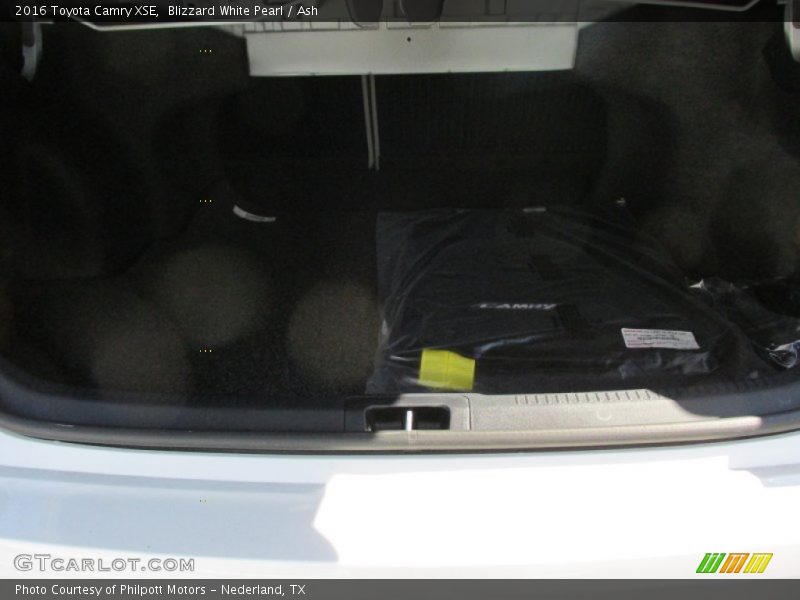 Blizzard White Pearl / Ash 2016 Toyota Camry XSE