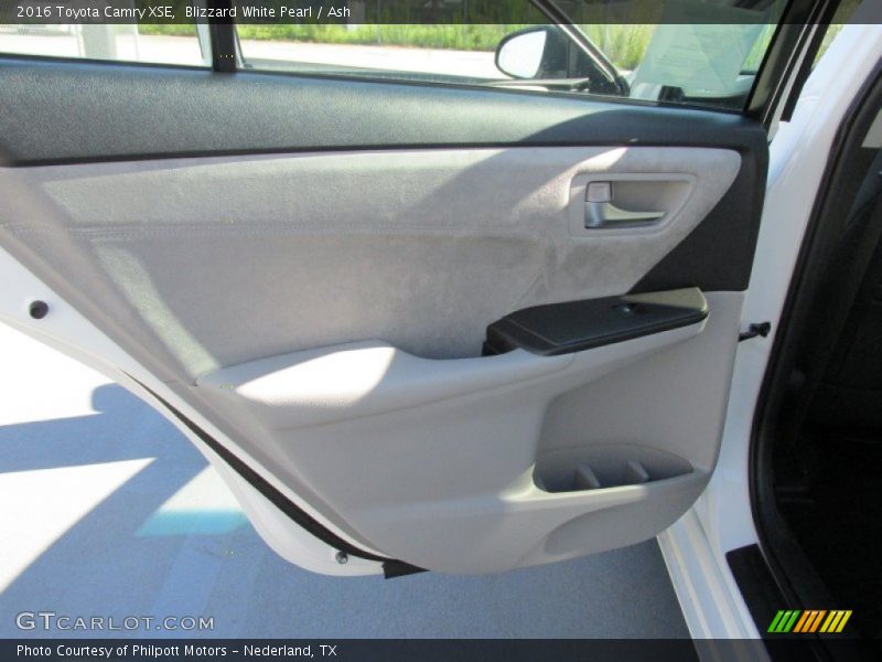Blizzard White Pearl / Ash 2016 Toyota Camry XSE