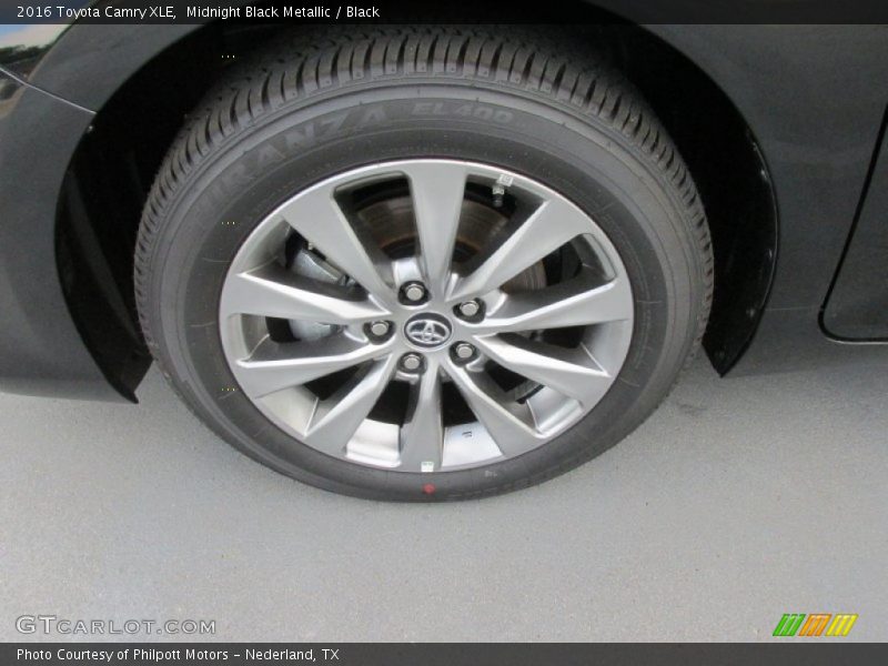 Midnight Black Metallic / Black 2016 Toyota Camry XLE