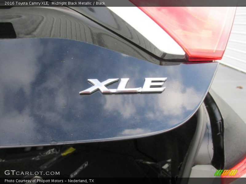 Midnight Black Metallic / Black 2016 Toyota Camry XLE