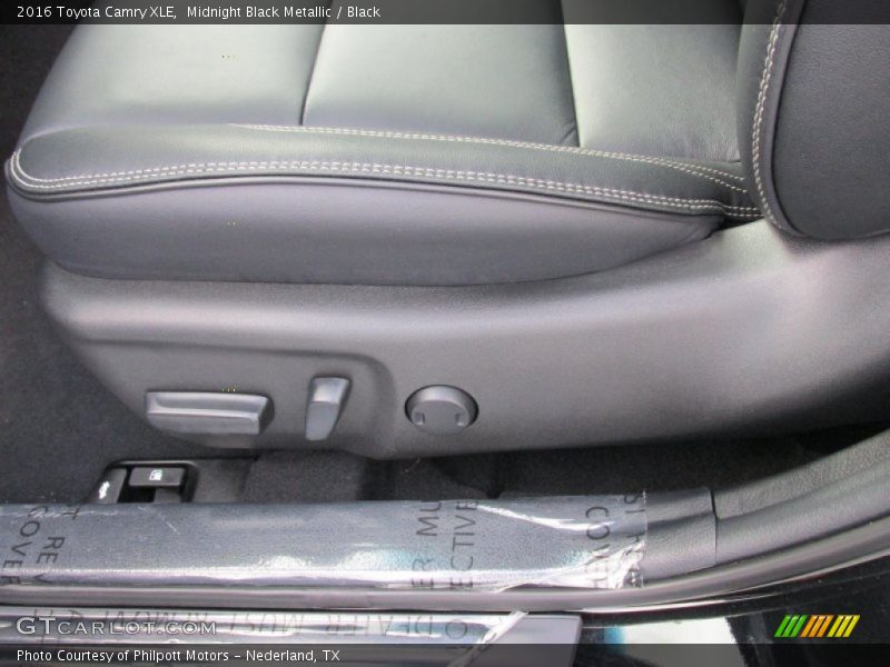 Midnight Black Metallic / Black 2016 Toyota Camry XLE