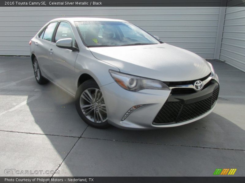 Front 3/4 View of 2016 Camry SE