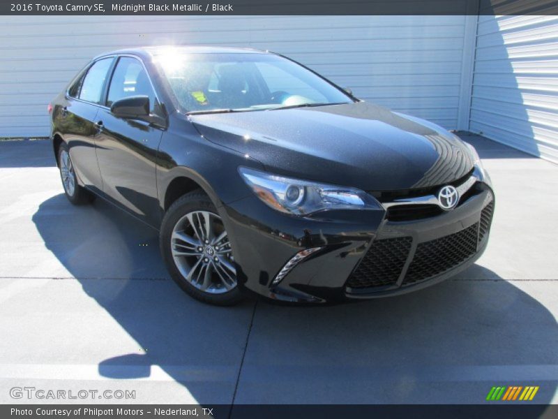 Midnight Black Metallic / Black 2016 Toyota Camry SE