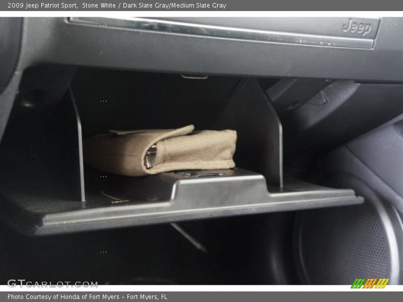 Stone White / Dark Slate Gray/Medium Slate Gray 2009 Jeep Patriot Sport