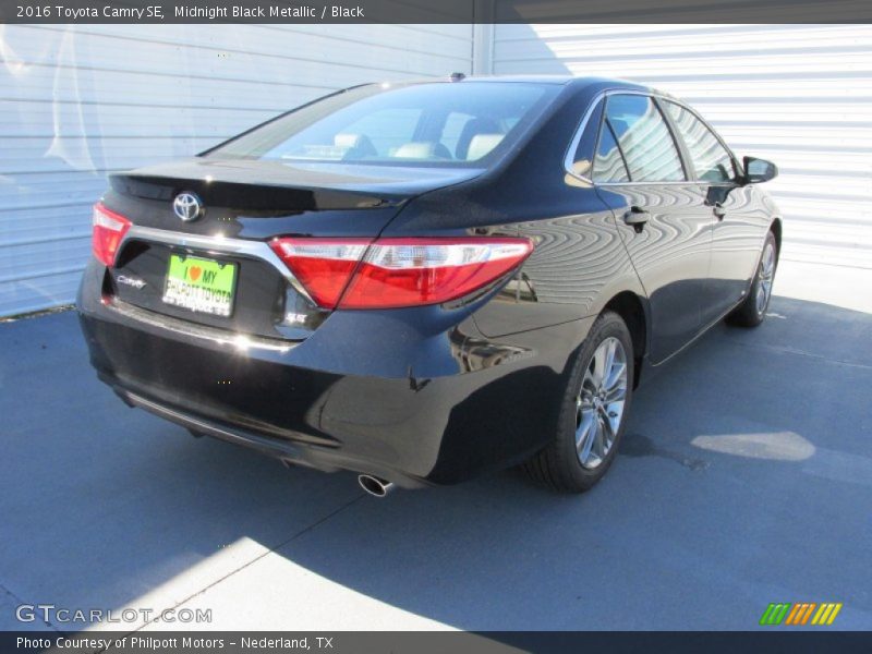 Midnight Black Metallic / Black 2016 Toyota Camry SE
