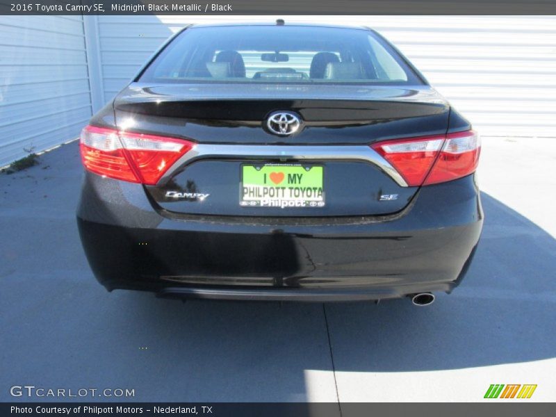 Midnight Black Metallic / Black 2016 Toyota Camry SE