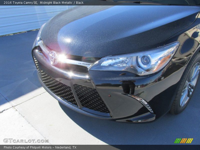 Midnight Black Metallic / Black 2016 Toyota Camry SE