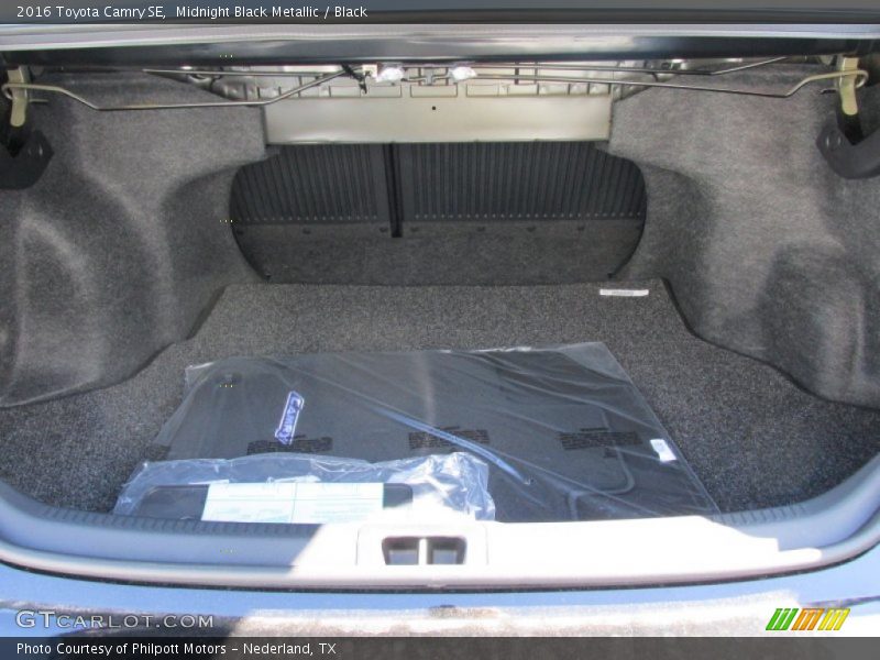 Midnight Black Metallic / Black 2016 Toyota Camry SE