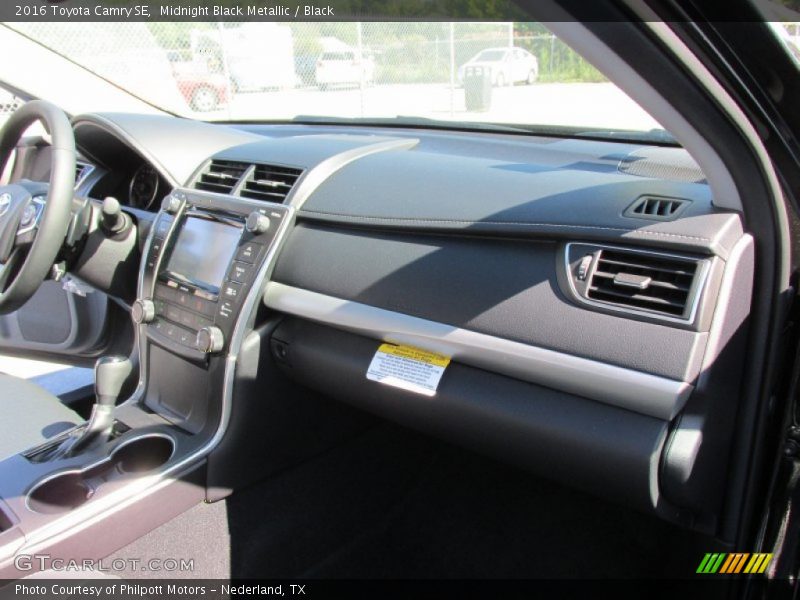 Midnight Black Metallic / Black 2016 Toyota Camry SE