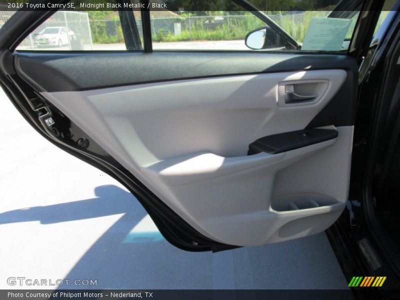 Midnight Black Metallic / Black 2016 Toyota Camry SE
