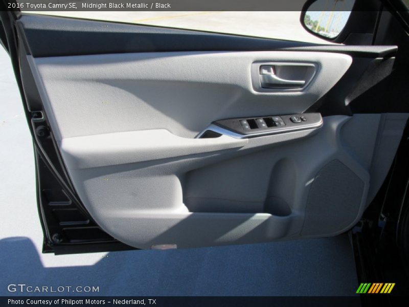Midnight Black Metallic / Black 2016 Toyota Camry SE
