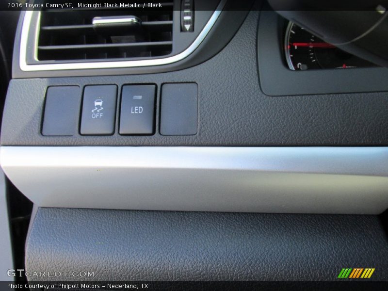 Midnight Black Metallic / Black 2016 Toyota Camry SE