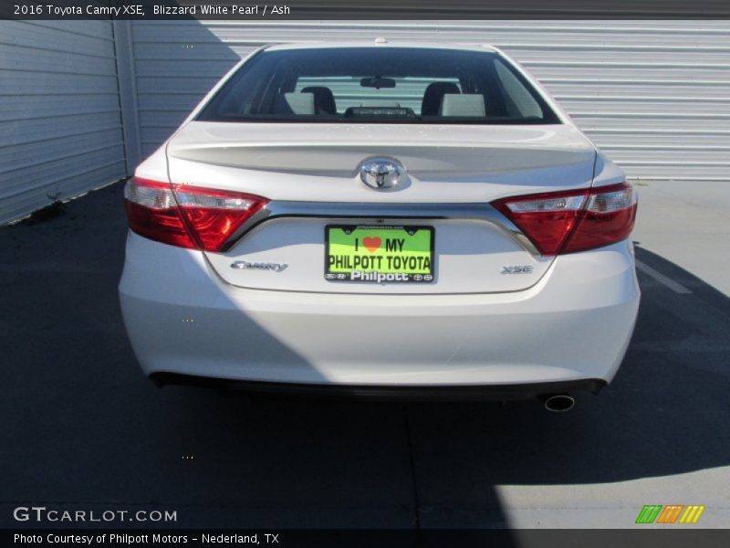 Blizzard White Pearl / Ash 2016 Toyota Camry XSE