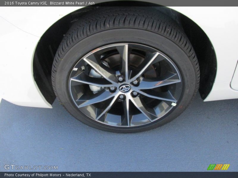 Blizzard White Pearl / Ash 2016 Toyota Camry XSE
