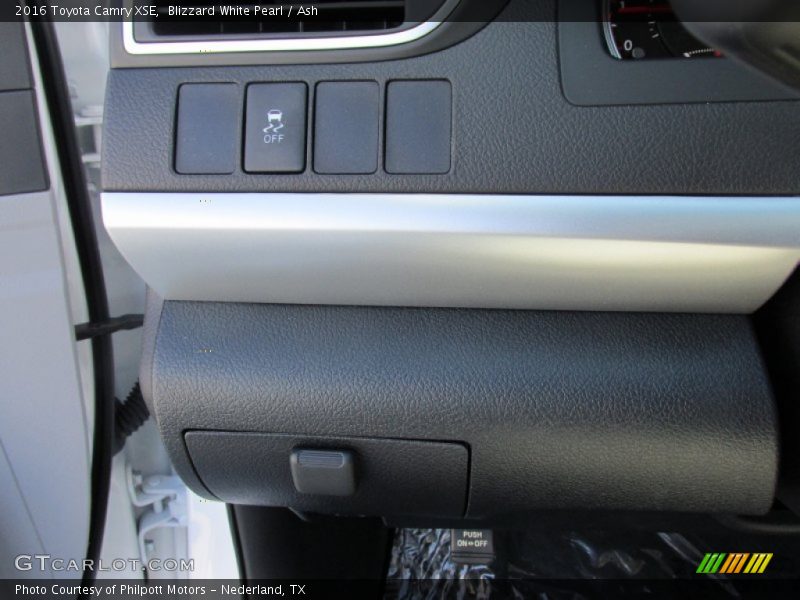 Blizzard White Pearl / Ash 2016 Toyota Camry XSE