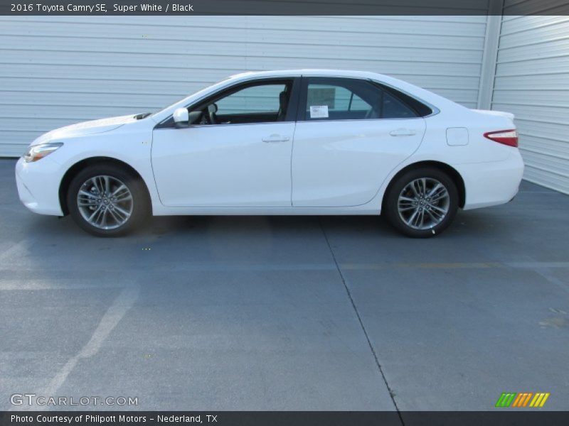 Super White / Black 2016 Toyota Camry SE
