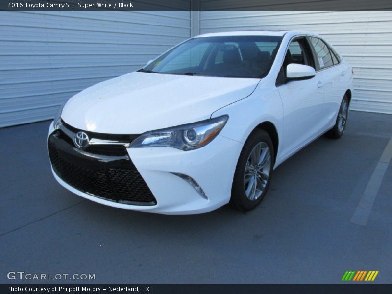 Super White / Black 2016 Toyota Camry SE