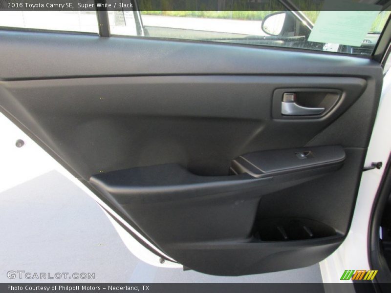 Super White / Black 2016 Toyota Camry SE