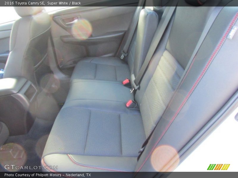 Super White / Black 2016 Toyota Camry SE