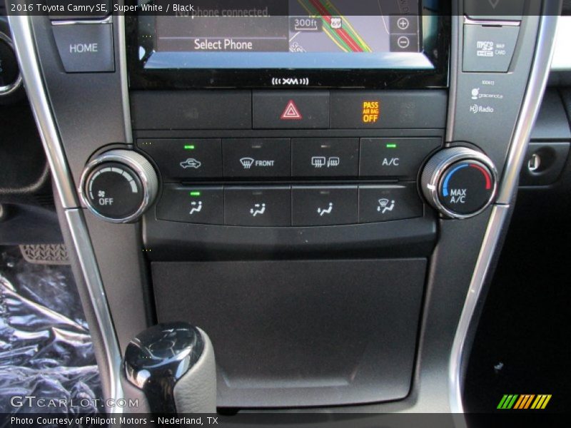 Super White / Black 2016 Toyota Camry SE