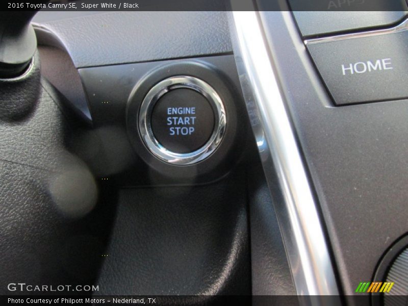 Super White / Black 2016 Toyota Camry SE