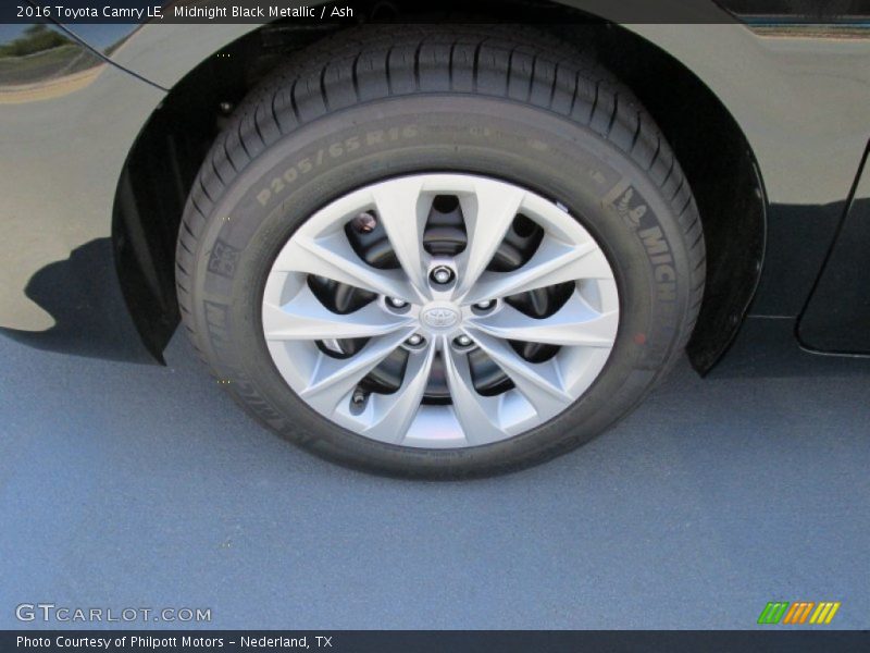 Midnight Black Metallic / Ash 2016 Toyota Camry LE