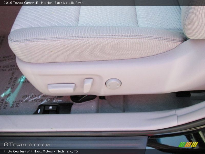 Midnight Black Metallic / Ash 2016 Toyota Camry LE