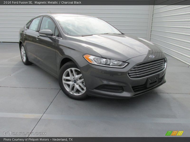 Magnetic Metallic / Charcoal Black 2016 Ford Fusion SE