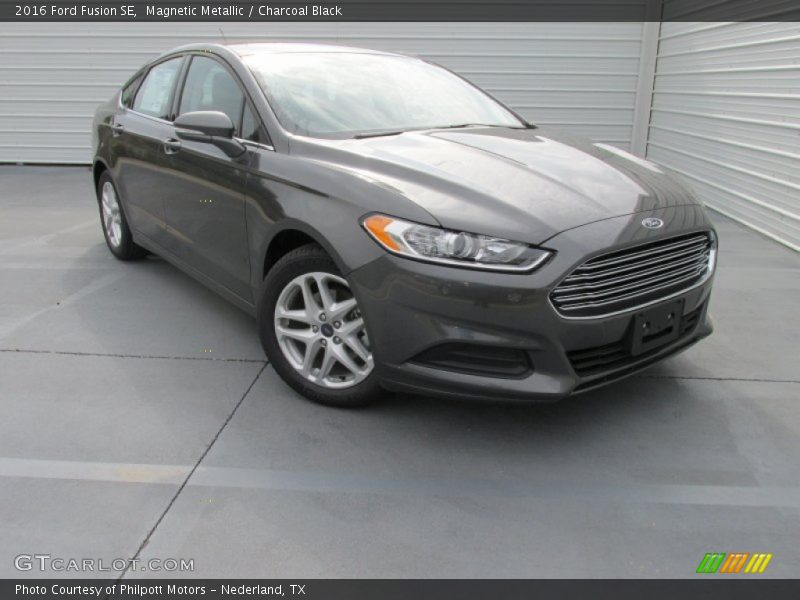 Front 3/4 View of 2016 Fusion SE