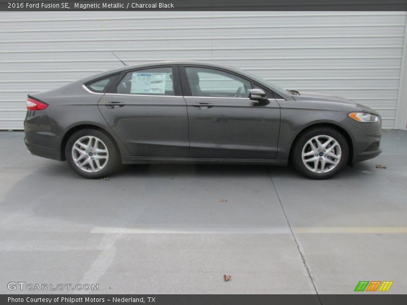 Magnetic Metallic / Charcoal Black 2016 Ford Fusion SE
