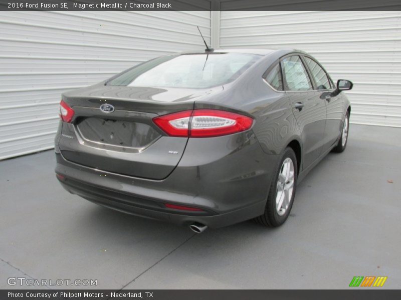 Magnetic Metallic / Charcoal Black 2016 Ford Fusion SE