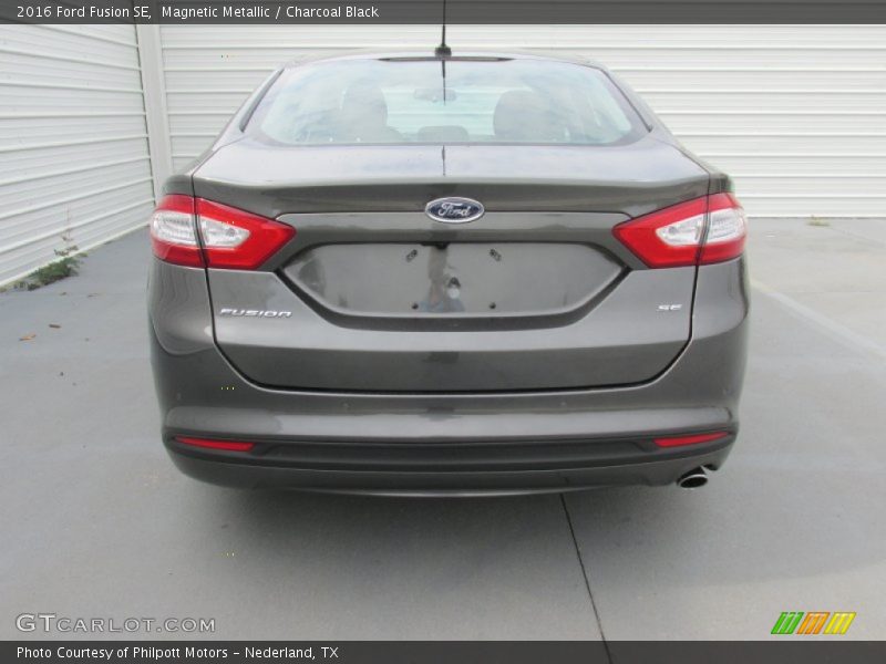 Magnetic Metallic / Charcoal Black 2016 Ford Fusion SE