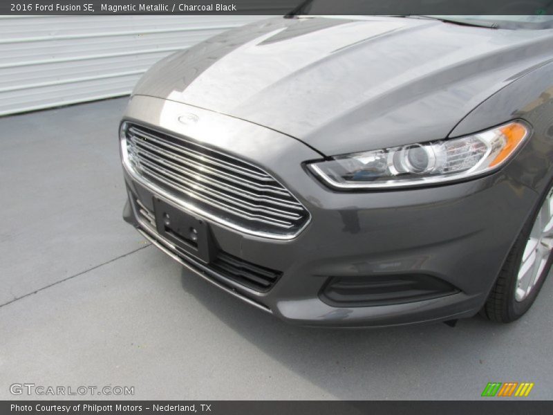 Magnetic Metallic / Charcoal Black 2016 Ford Fusion SE