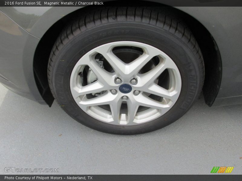 Magnetic Metallic / Charcoal Black 2016 Ford Fusion SE