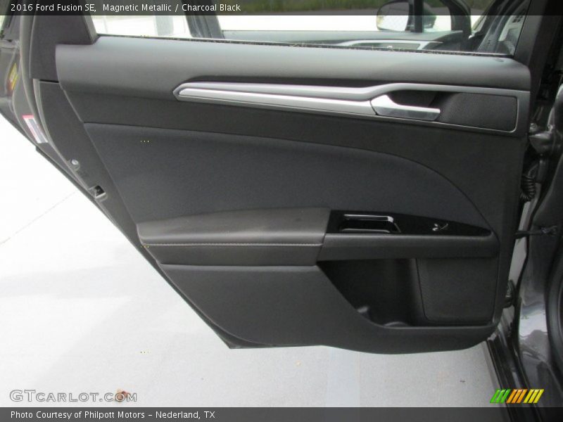 Magnetic Metallic / Charcoal Black 2016 Ford Fusion SE