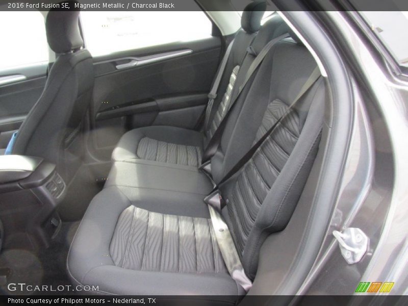 Magnetic Metallic / Charcoal Black 2016 Ford Fusion SE