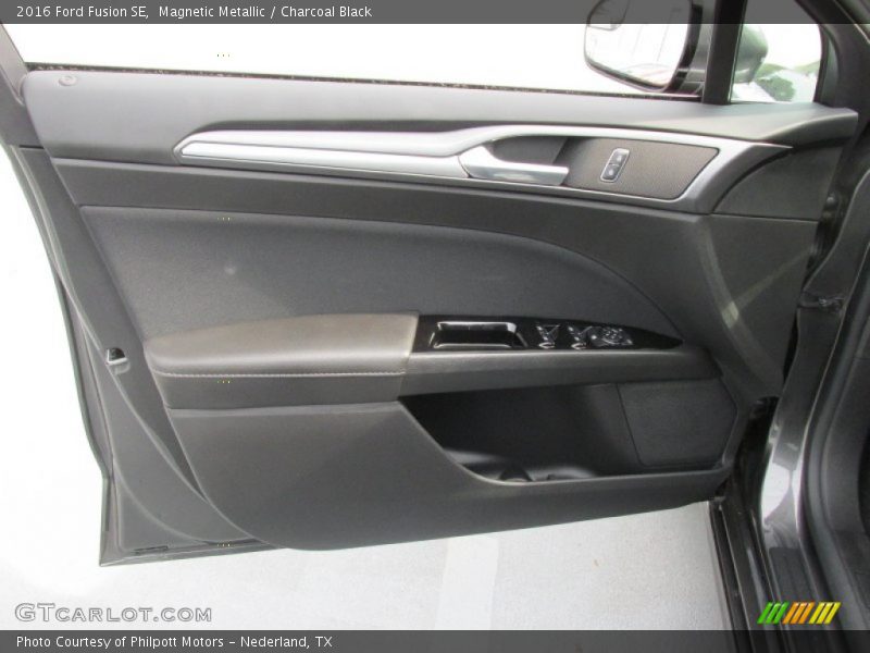 Magnetic Metallic / Charcoal Black 2016 Ford Fusion SE