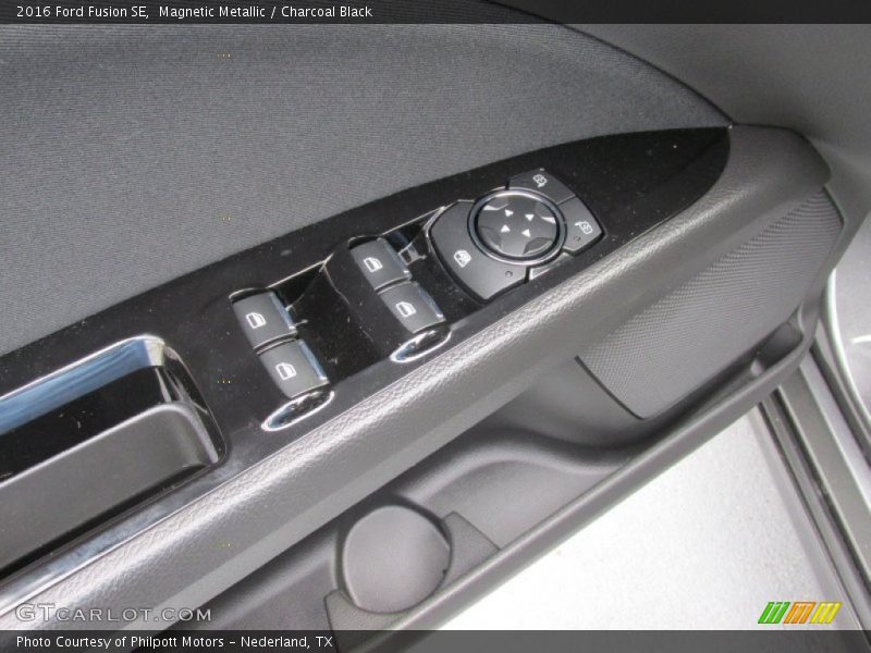 Magnetic Metallic / Charcoal Black 2016 Ford Fusion SE