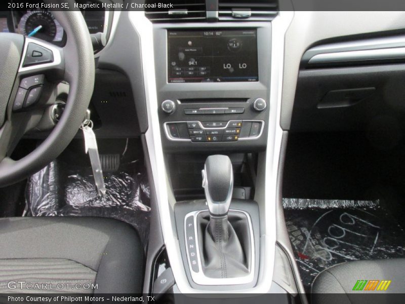 Magnetic Metallic / Charcoal Black 2016 Ford Fusion SE